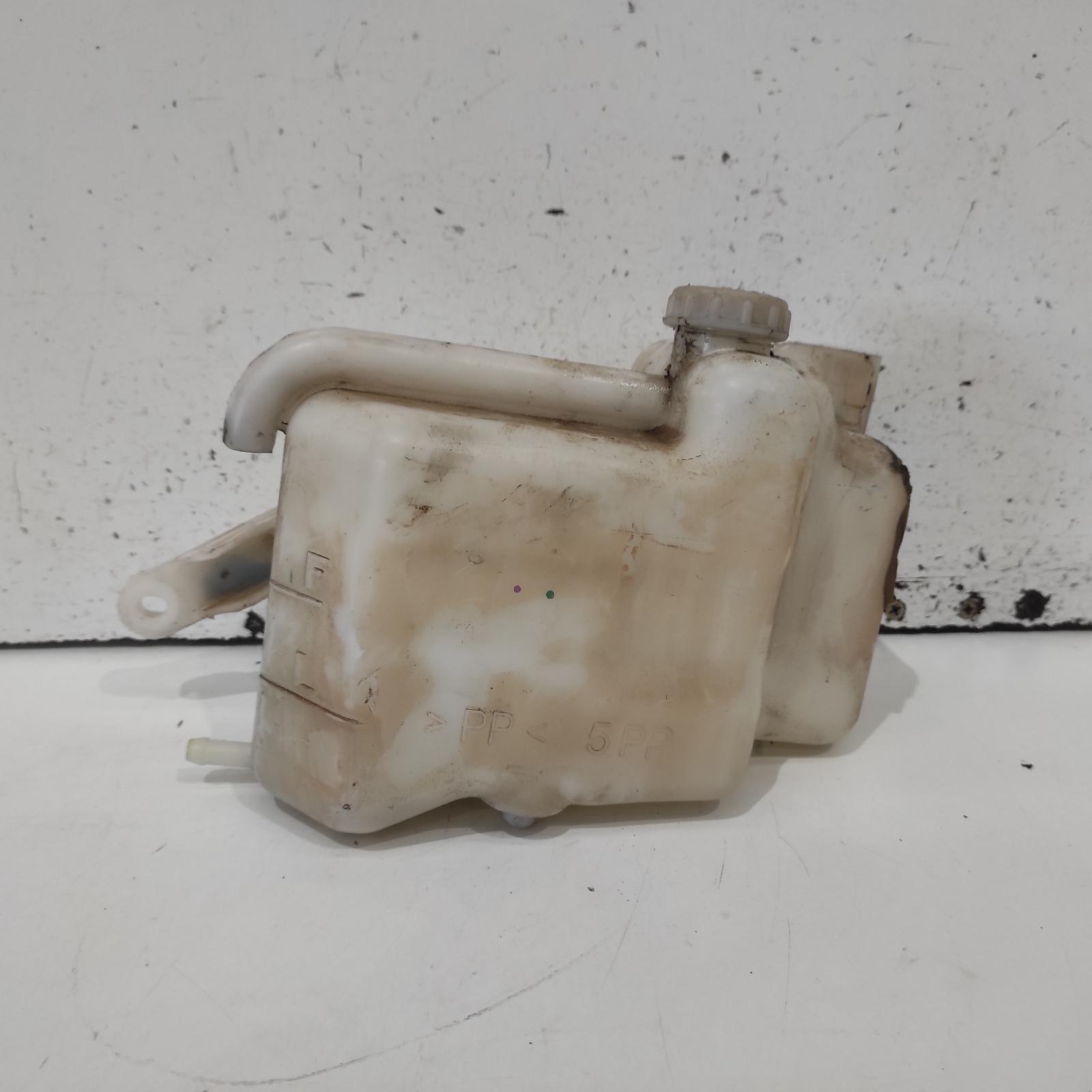 2018 Mitsubishi Pajero Overflow Bottle View Auto part Overflow Bottle Mitsubishi Pajero 2018