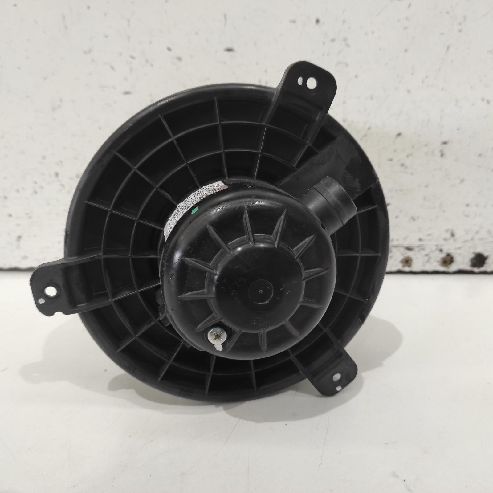 View Auto part Heater Fan Motor Mitsubishi Pajero 2018