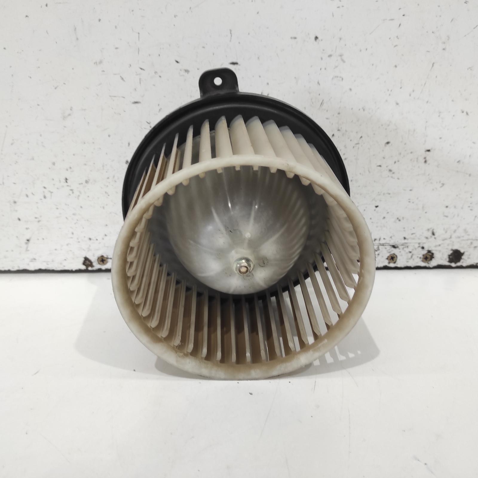 View Auto part Heater Fan Motor Mitsubishi Pajero 2018
