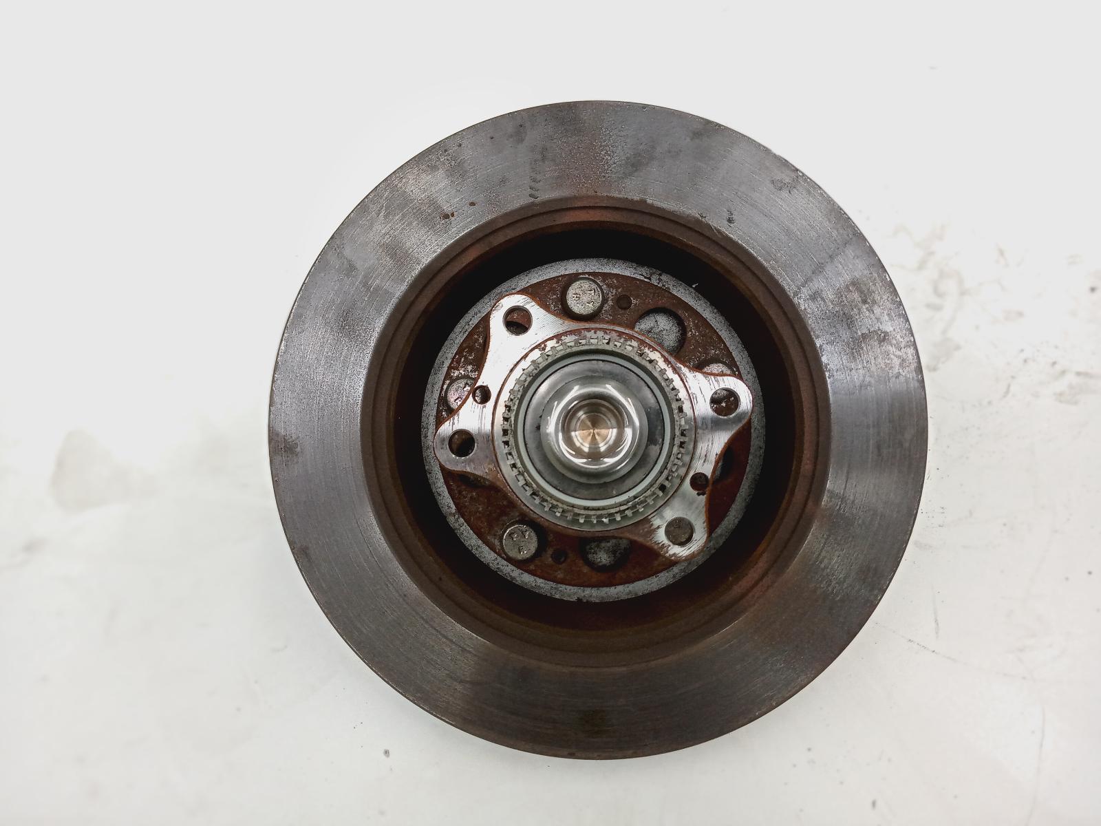 2015 Hyundai I30 Right Rear Hub Assembly View Auto part Right Rear Hub Assembly Hyundai I30 2015