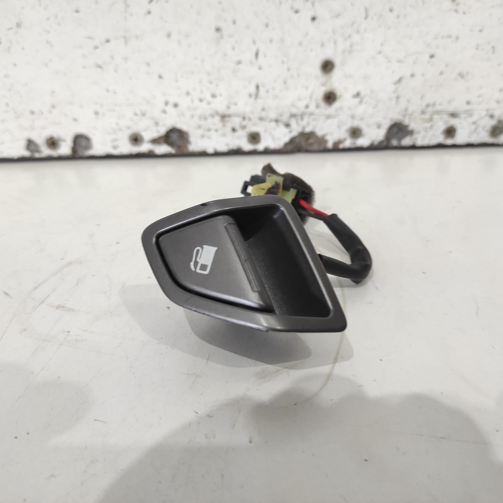 2012 Hyundai Santa Fe Misc Switch/Relay View Auto part Misc Switch/Relay Hyundai Santa Fe 2012