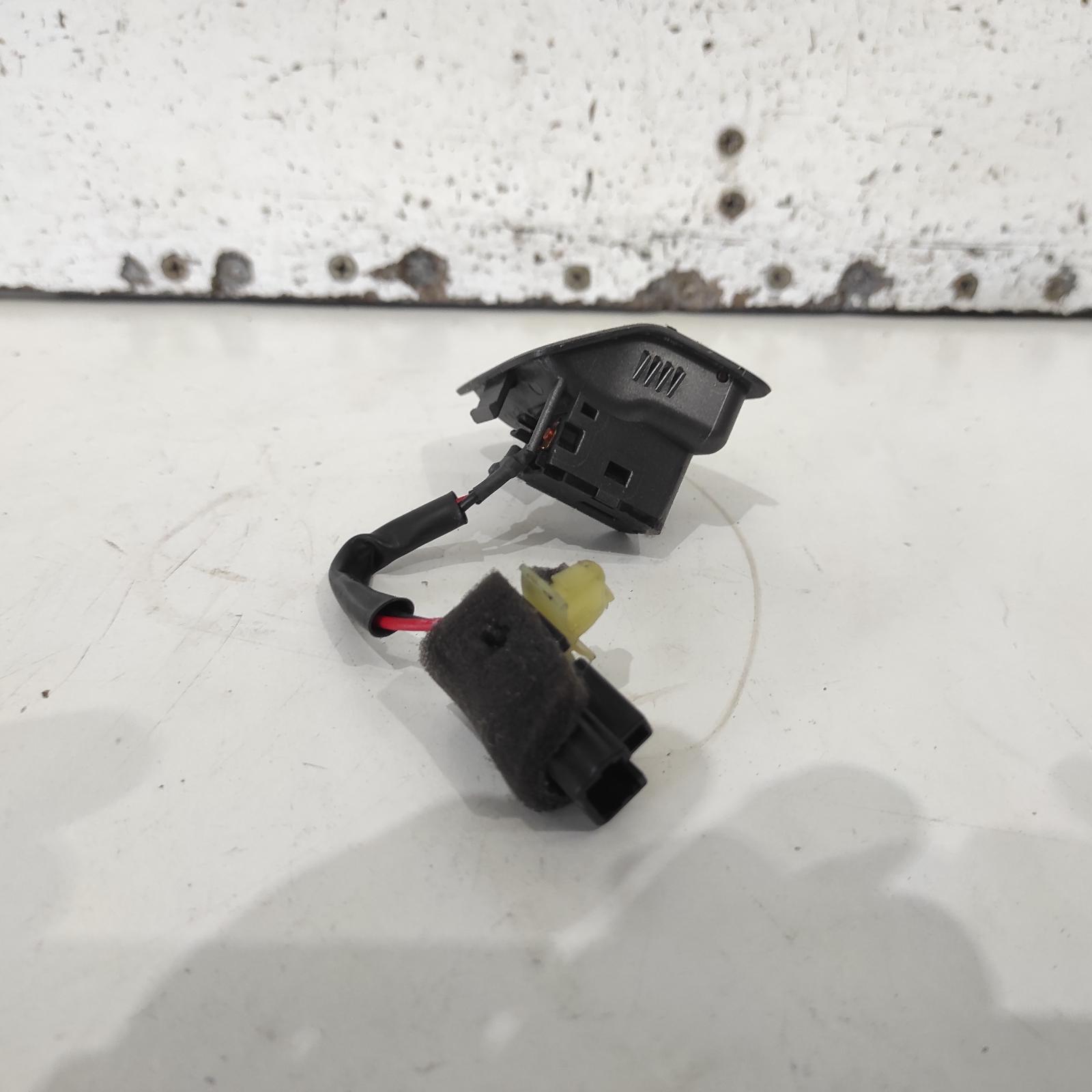 2012 Hyundai Santa Fe Misc Switch/Relay View Auto part Misc Switch/Relay Hyundai Santa Fe 2012