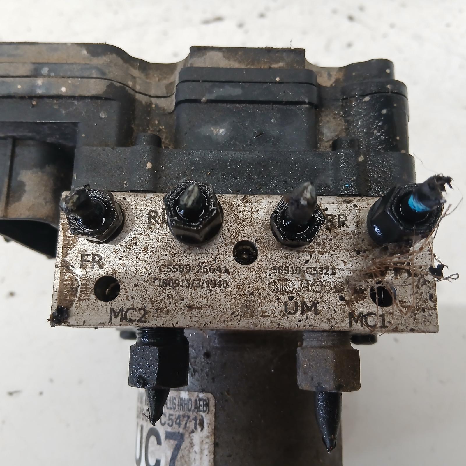 2019 Kia Sorento Abs Pump/Modulator View Auto part Abs Pump/Modulator Kia Sorento 2019
