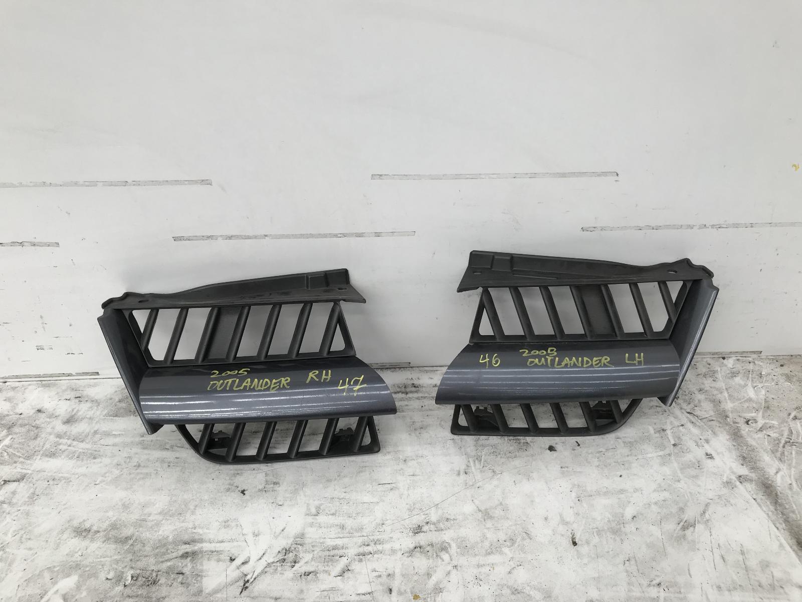View Auto part Grille Mitsubishi Outlander 2005