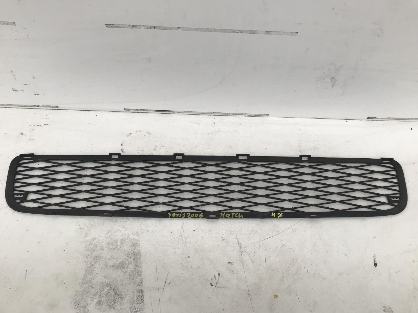 View Auto part Grille Toyota Yaris 2006