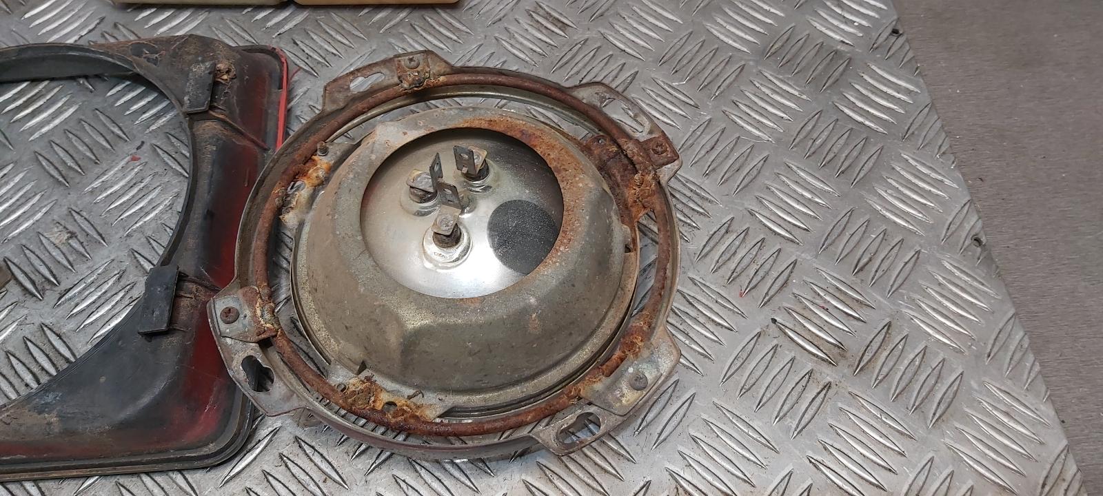 View Auto part Left Headlamp Mitsubishi L300 1983