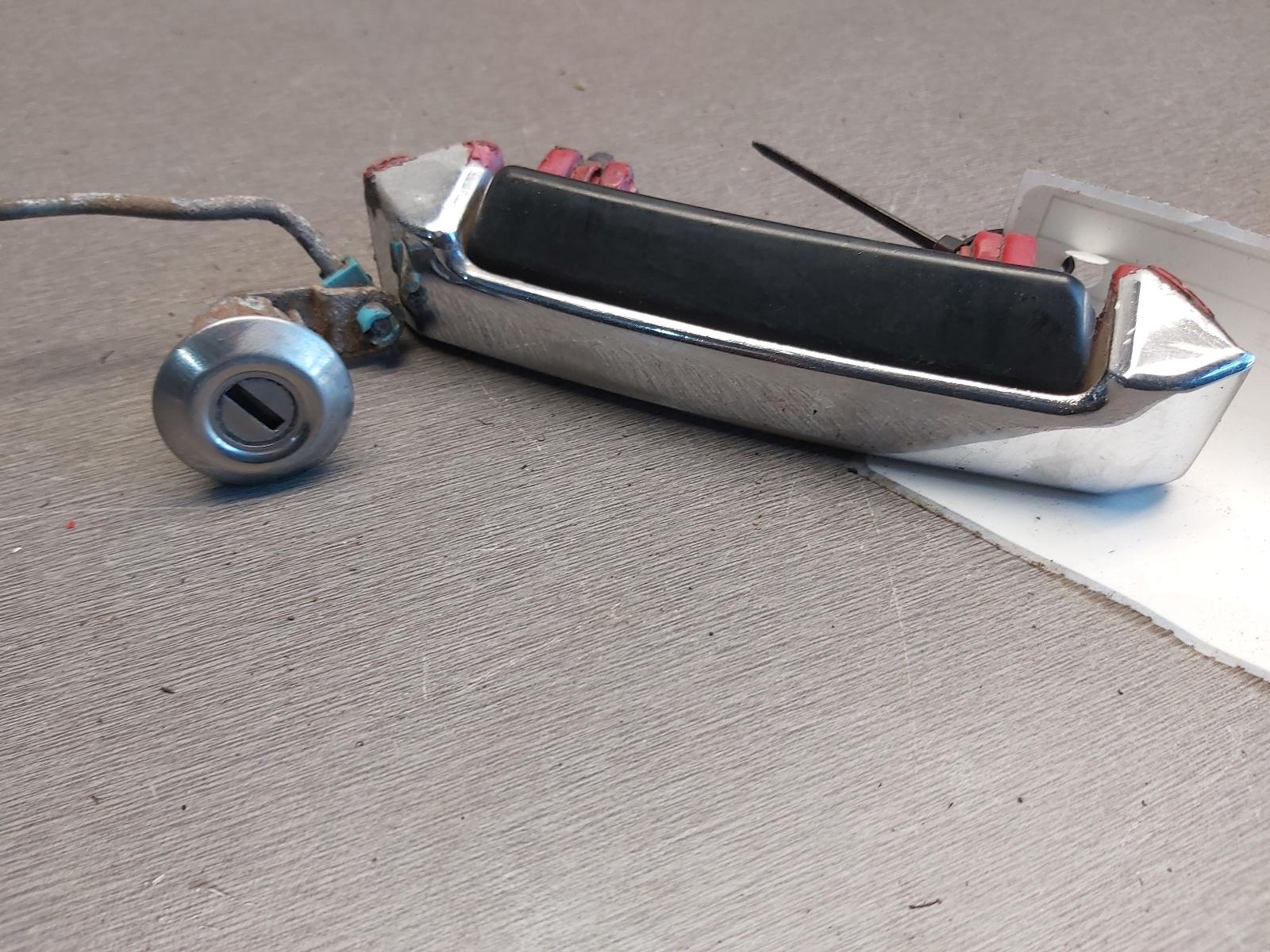 View Auto part Door Handle Mitsubishi L300 1983