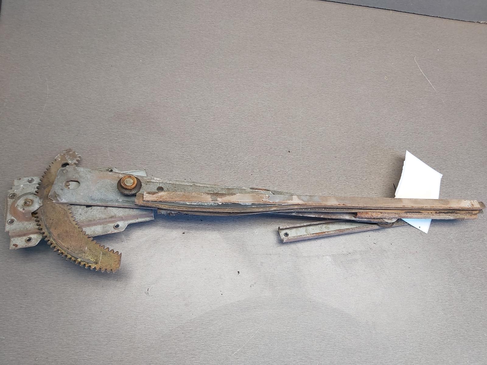 View Auto part Right Front Window Reg/Motor Mitsubishi L300 1983