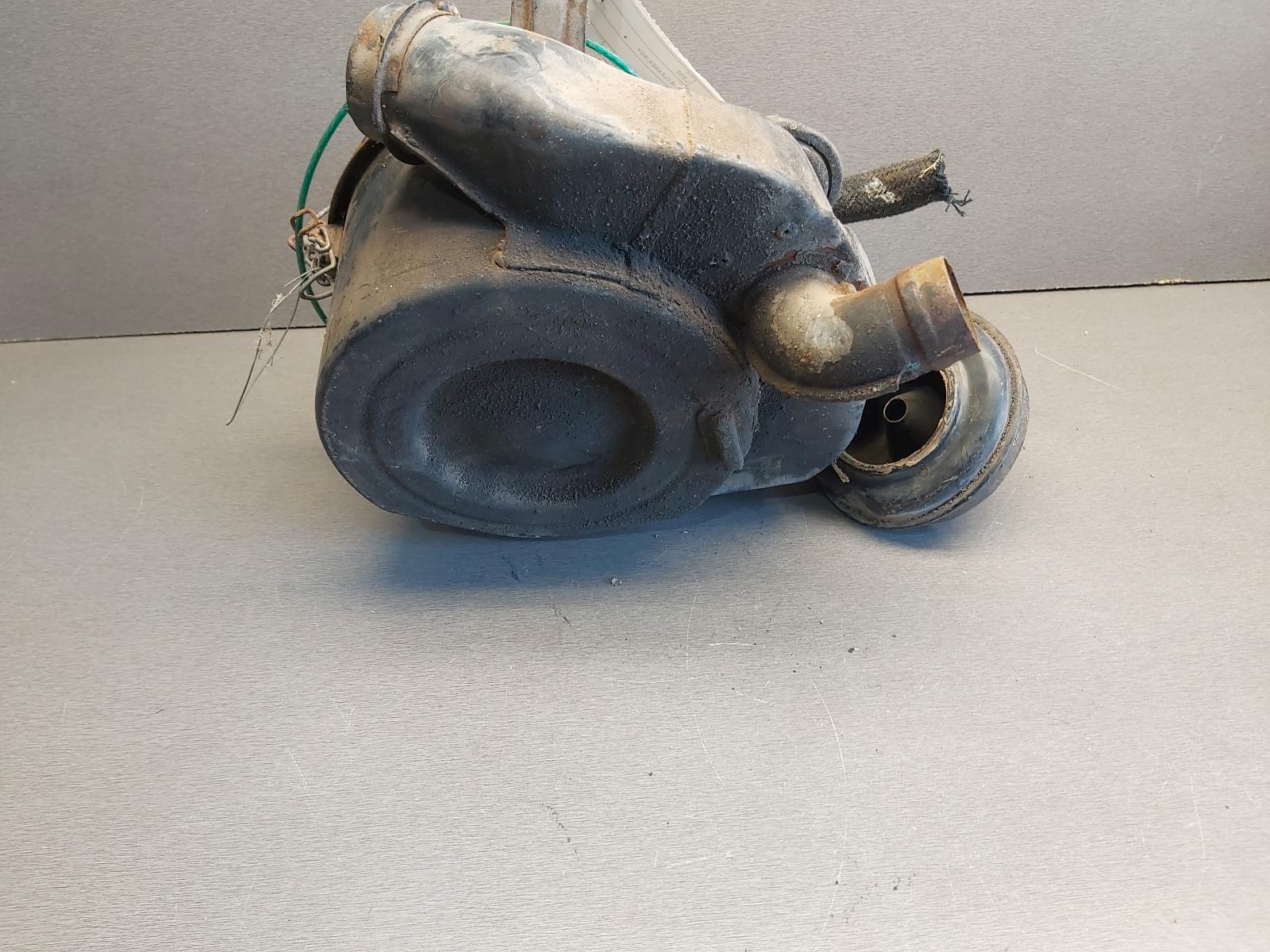 View Auto part Air Cleaner/Box Mitsubishi L300 1983