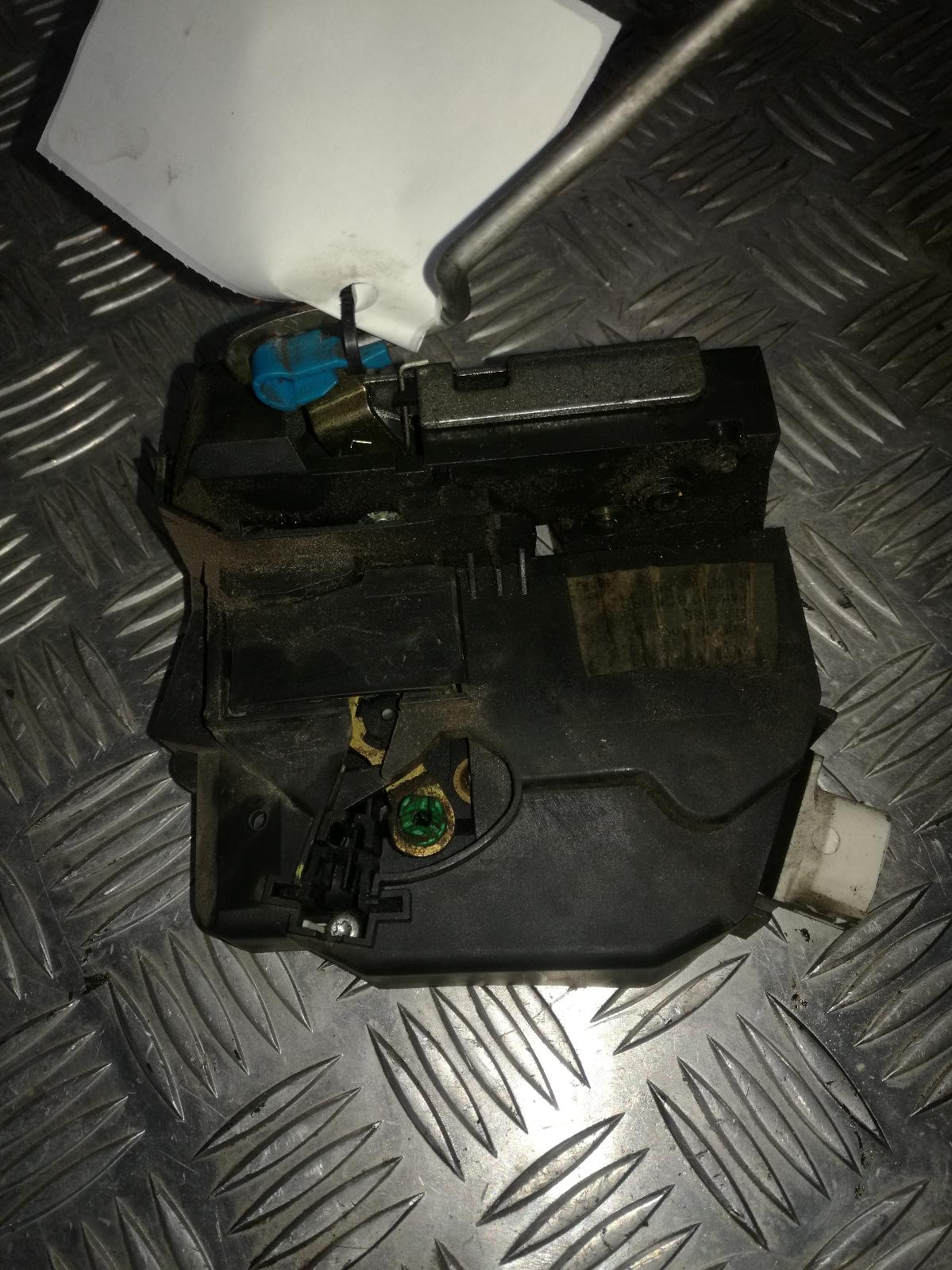 1999 Land Rover Freelander Door/Boot/Gate Lock View Auto part Door/Boot/Gate Lock Land Rover Freelander 1999