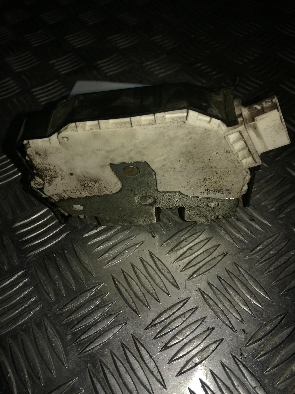 1999 Land Rover Freelander Door/Boot/Gate Lock View Auto part Door/Boot/Gate Lock Land Rover Freelander 1999