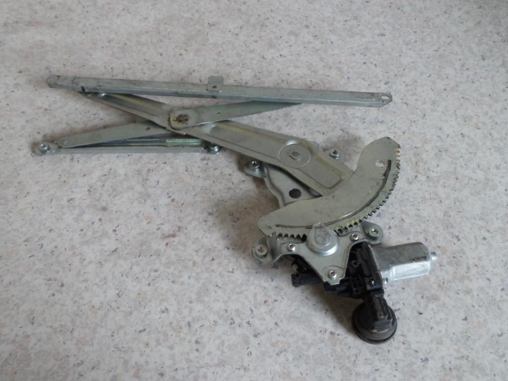 2009 Suzuki Swift Right Front Window Reg/Motor View Auto part Right Front Window Reg/Motor Suzuki Swift 2009