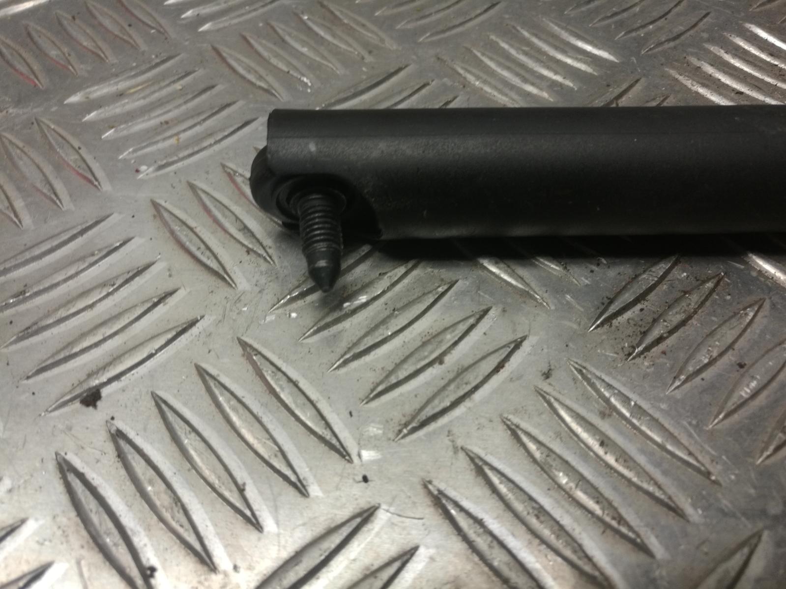 2003 Bmw X5 Hatch Strut View Auto part Hatch Strut Bmw X5 2003