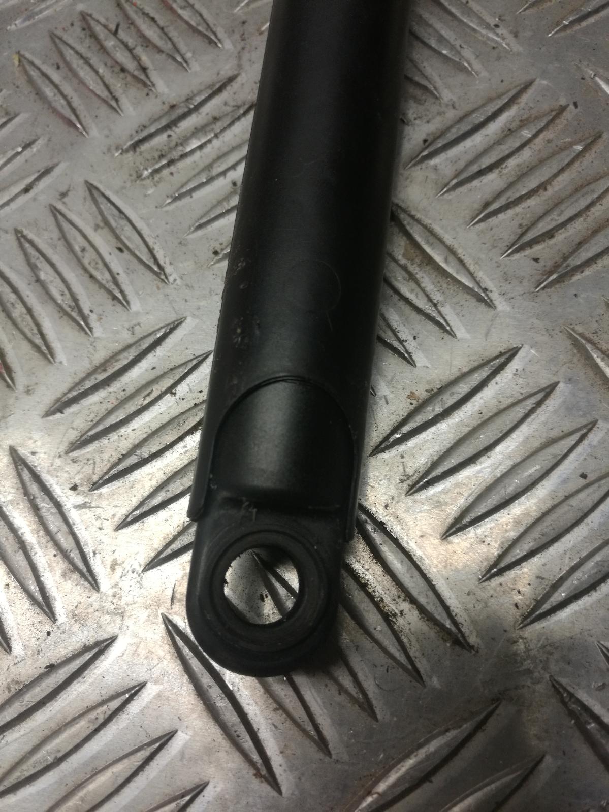 2003 Bmw X5 Hatch Strut View Auto part Hatch Strut Bmw X5 2003
