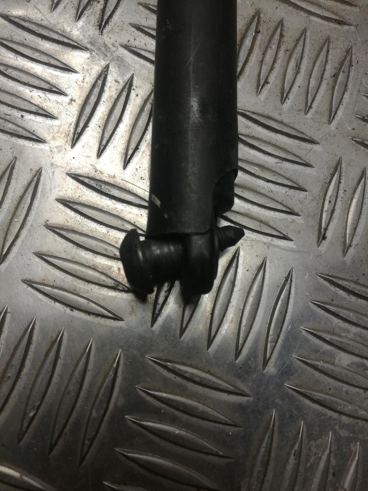 2003 Bmw X5 Hatch Strut View Auto part Hatch Strut Bmw X5 2003