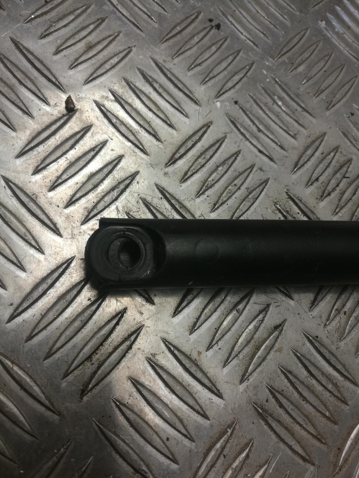 2003 Bmw X5 Hatch Strut View Auto part Hatch Strut Bmw X5 2003
