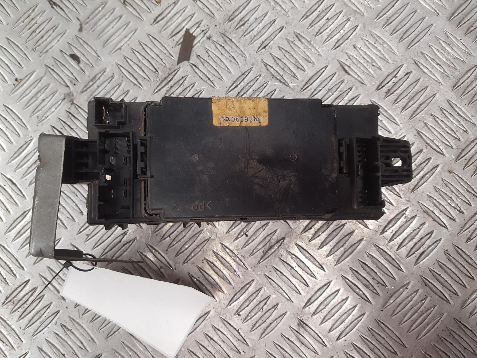 View Auto part Fuse Box Mitsubishi Fto 1995