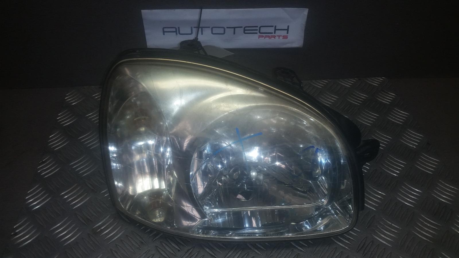 View Auto part Right Headlamp Hyundai Santa Fe 2005