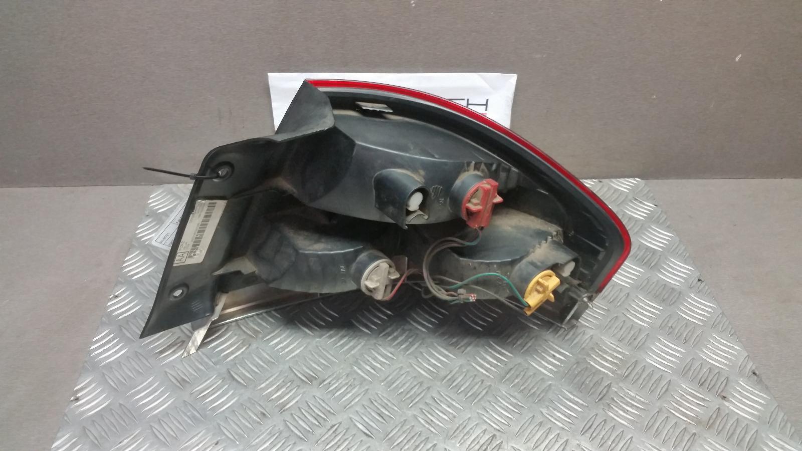 2004 Ford Falcon Left Taillight View Auto part Left Taillight Ford Falcon 2004