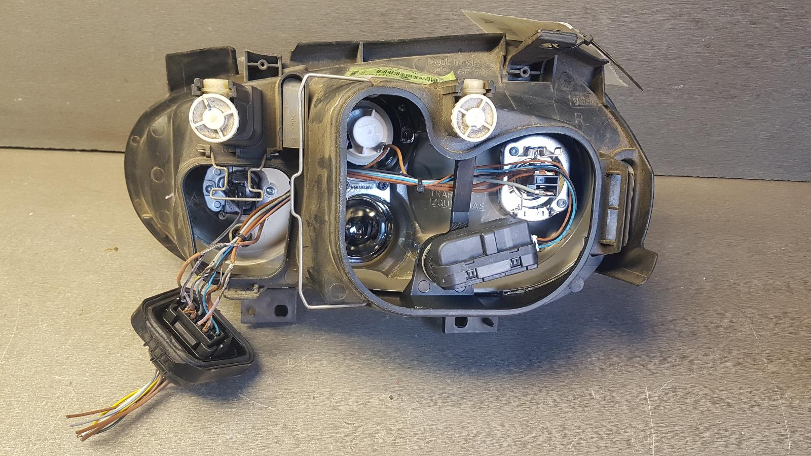2003 Volkswagen Golf Right Headlamp View Auto part Right Headlamp Volkswagen Golf 2003
