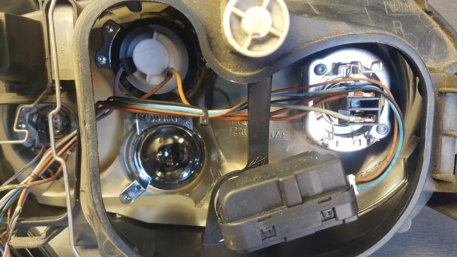 2003 Volkswagen Golf Right Headlamp View Auto part Right Headlamp Volkswagen Golf 2003