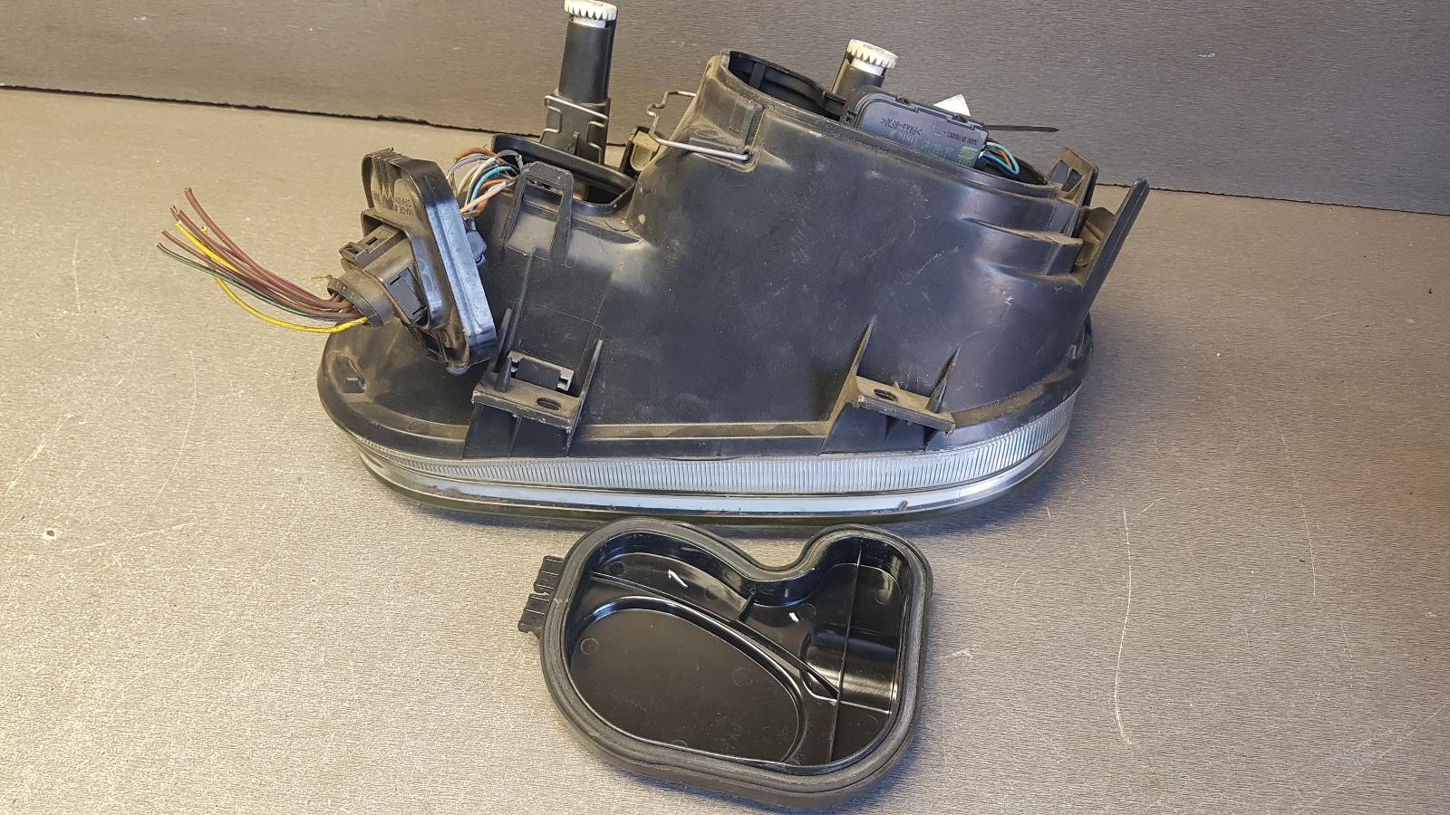 2003 Volkswagen Golf Right Headlamp View Auto part Right Headlamp Volkswagen Golf 2003