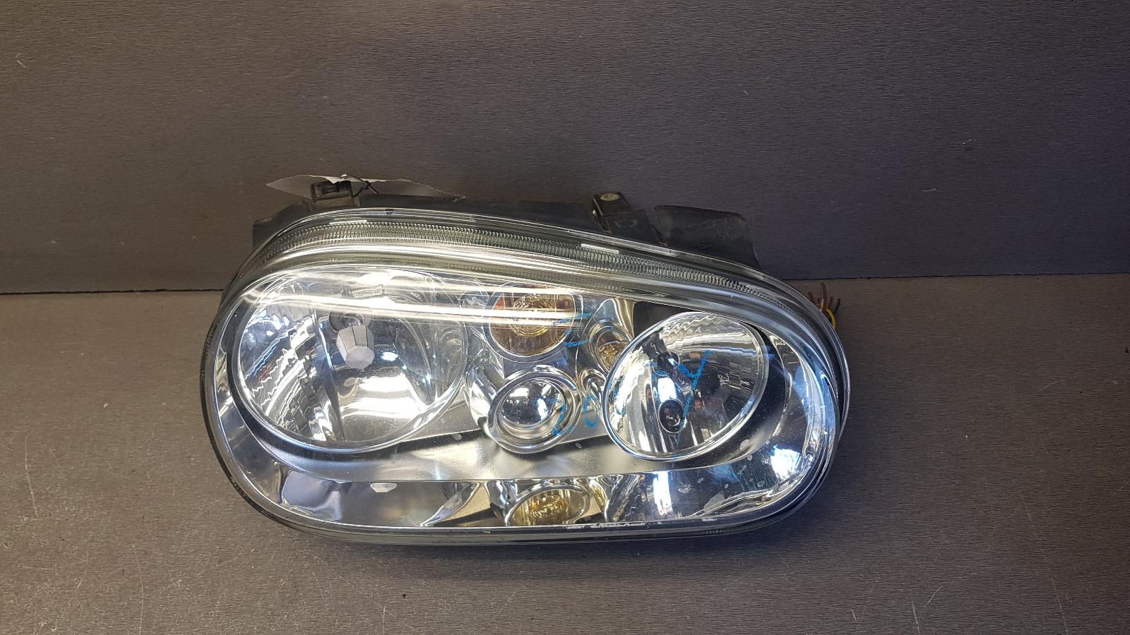 2003 Volkswagen Golf Right Headlamp View Auto part Right Headlamp Volkswagen Golf 2003