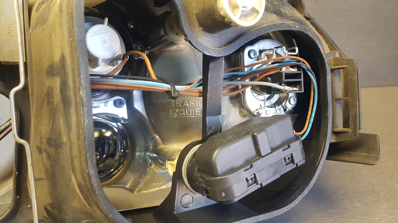 2003 Volkswagen Golf Right Headlamp View Auto part Right Headlamp Volkswagen Golf 2003