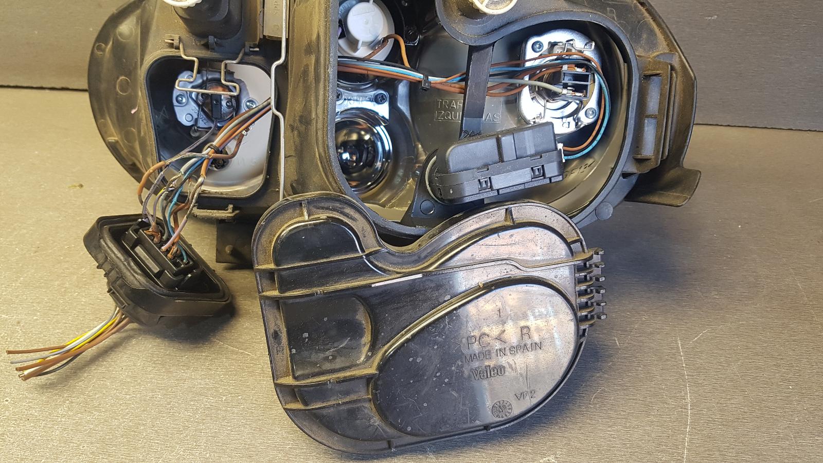2003 Volkswagen Golf Right Headlamp View Auto part Right Headlamp Volkswagen Golf 2003