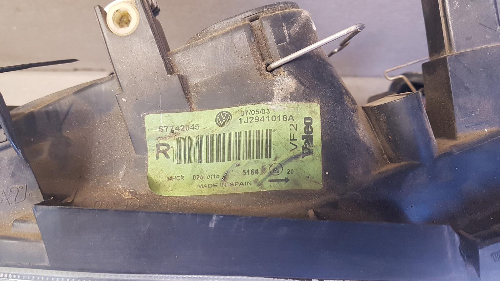 2003 Volkswagen Golf Right Headlamp View Auto part Right Headlamp Volkswagen Golf 2003