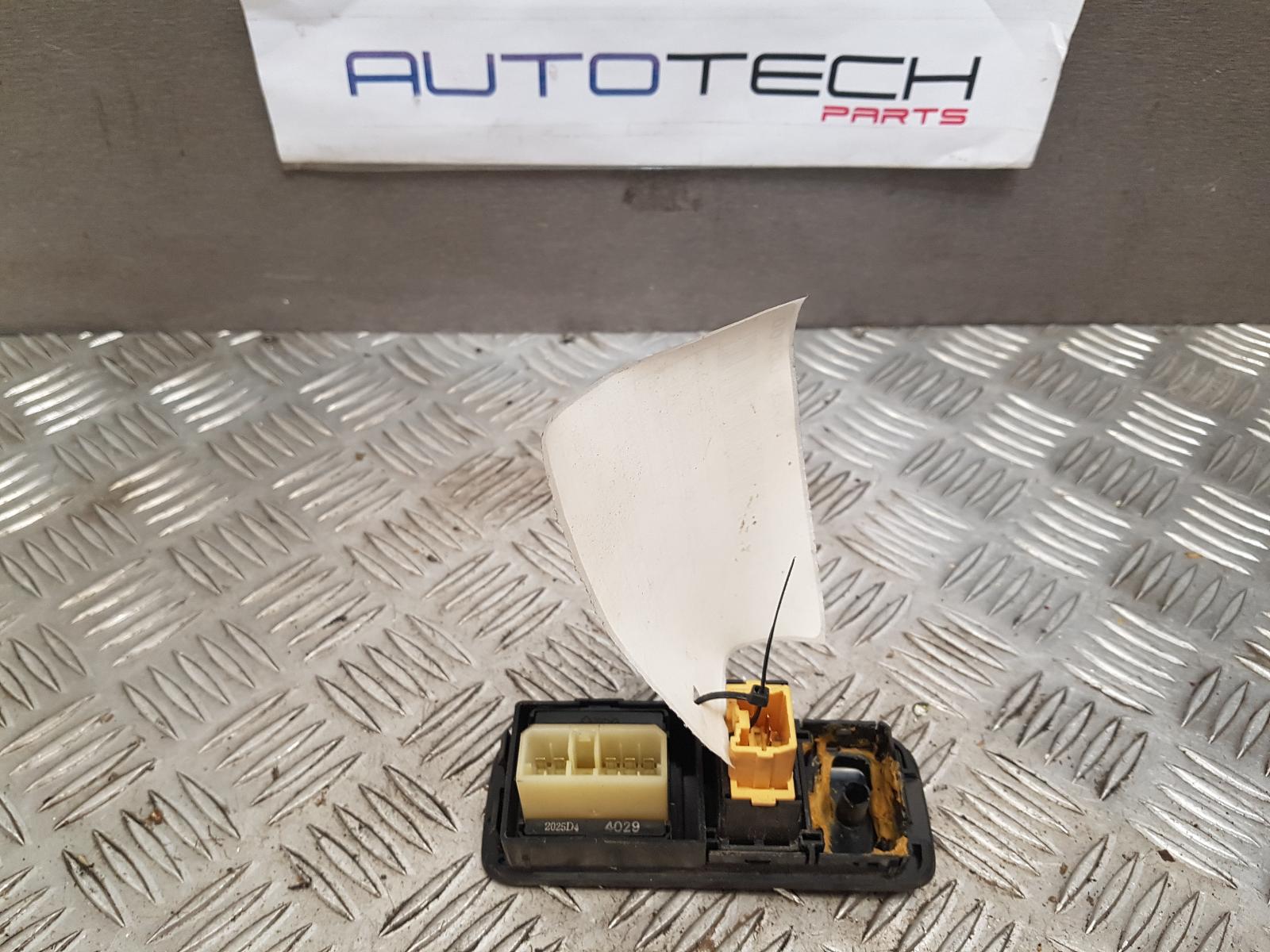 View Auto part Misc Switch/Relay Mitsubishi Fto 1995