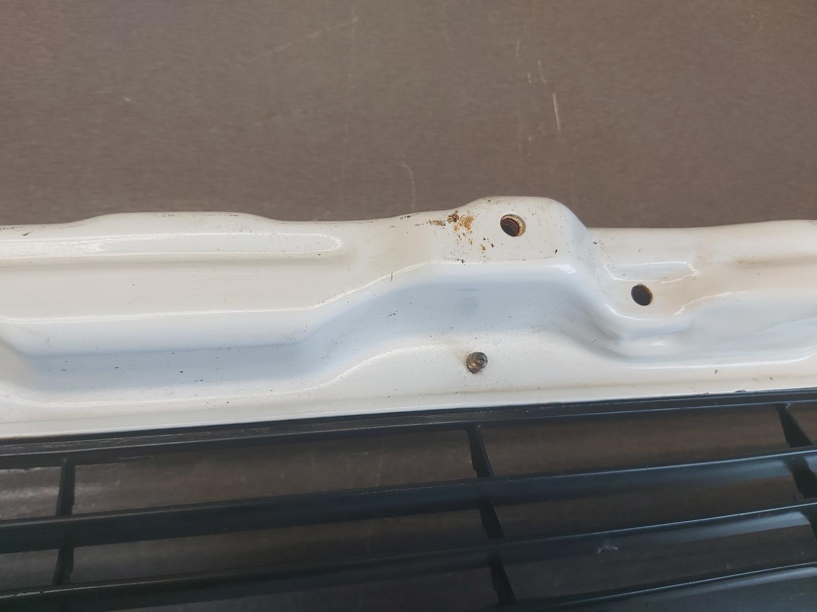 View Auto part Grille Daihatsu Sirion 2001