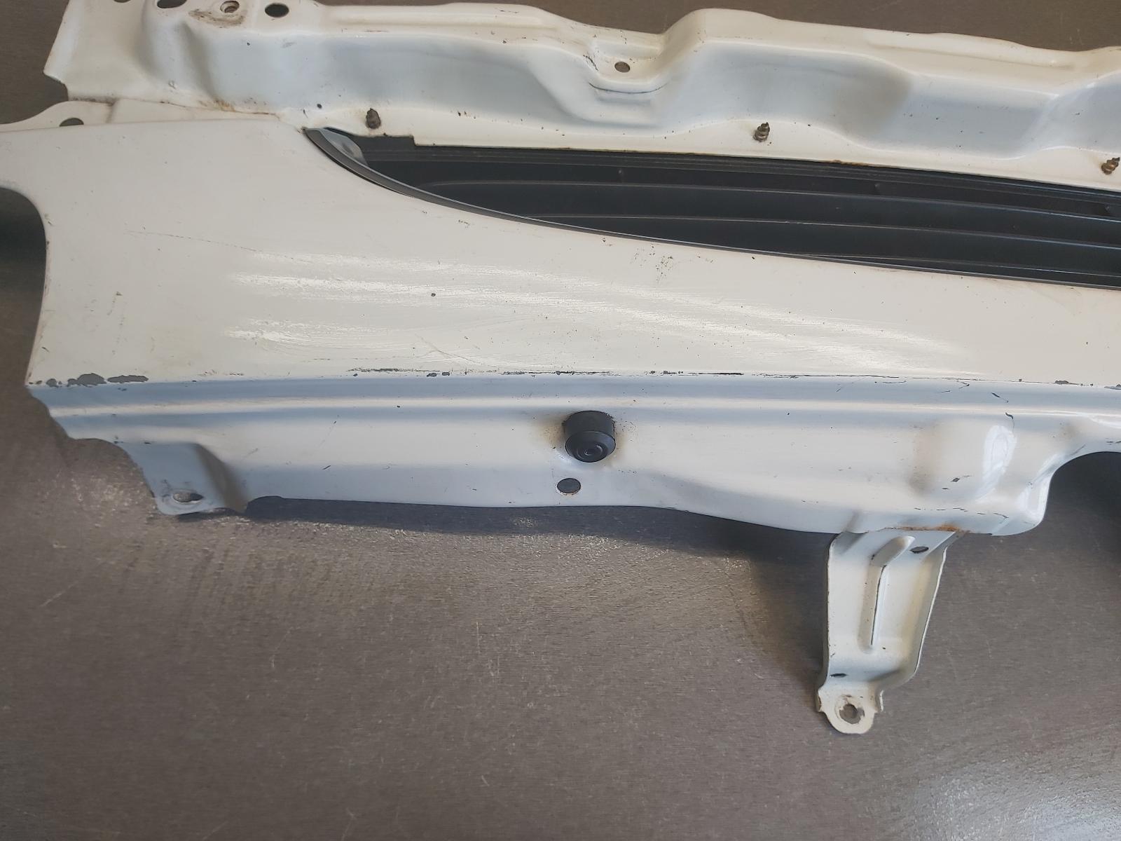 View Auto part Grille Daihatsu Sirion 2001