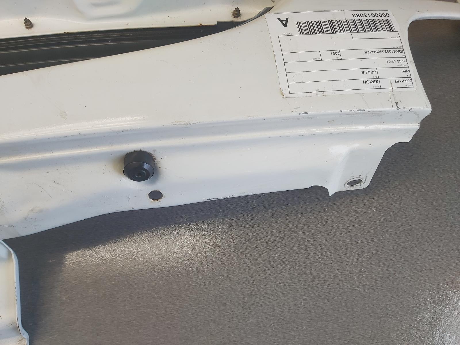 View Auto part Grille Daihatsu Sirion 2001
