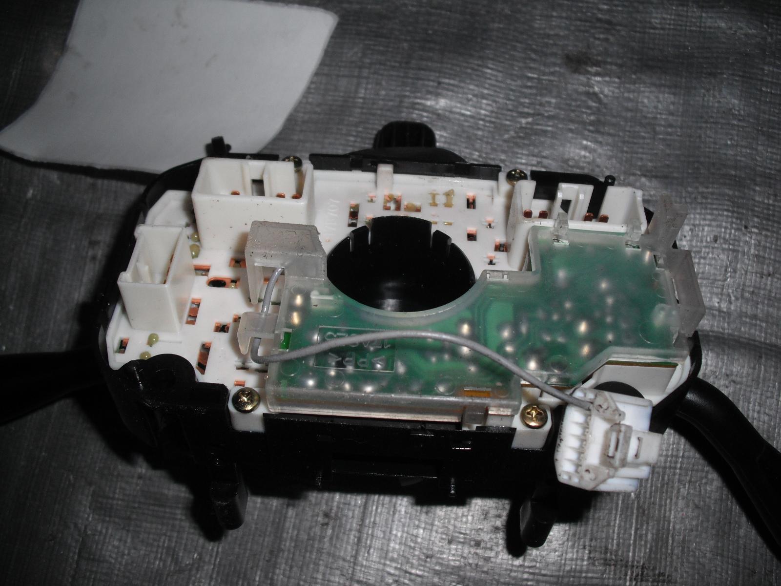 View Auto part Combination Switch Daihatsu Sirion 2001