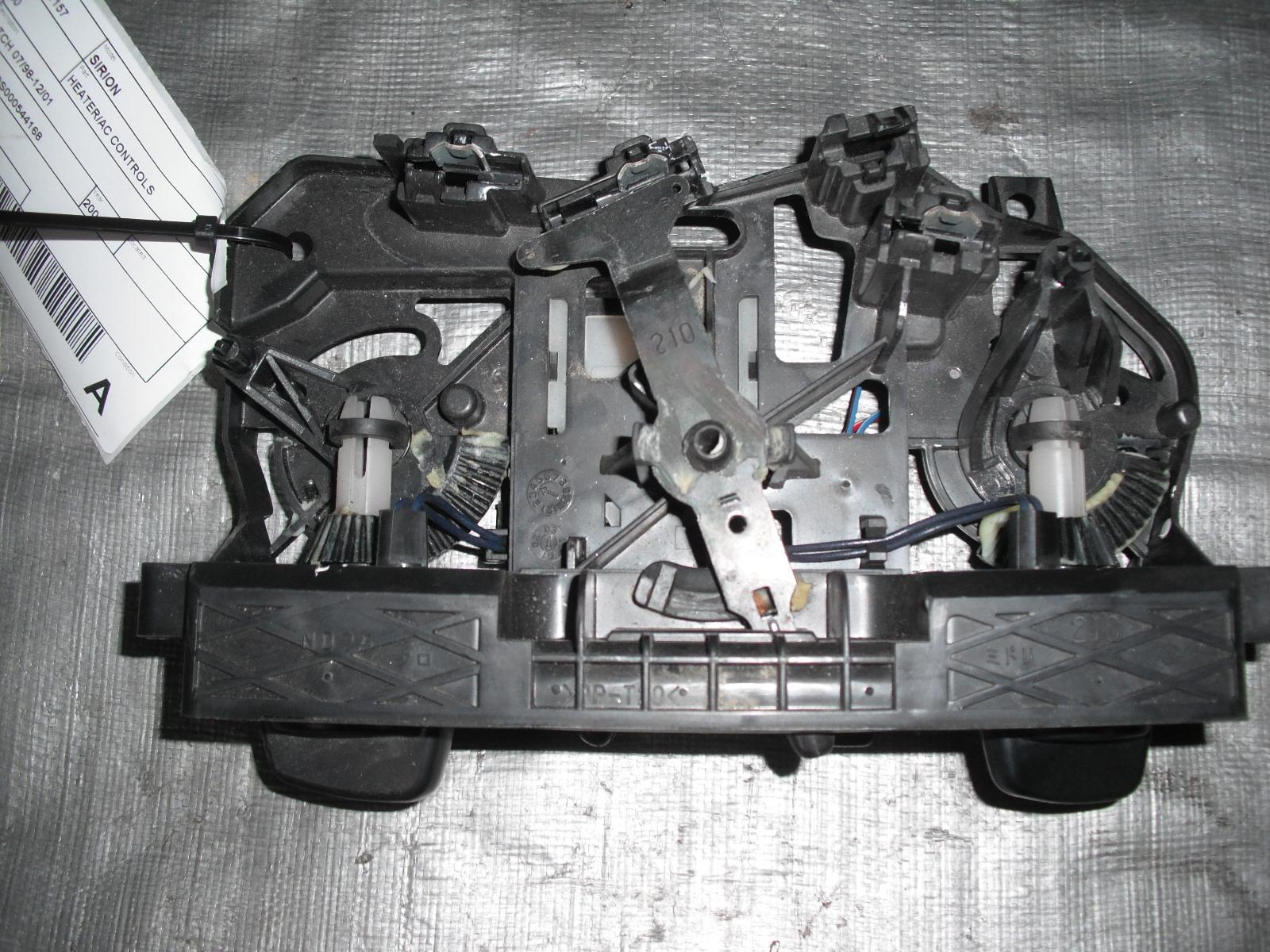 View Auto part Heater/Ac Controls Daihatsu Sirion 2001