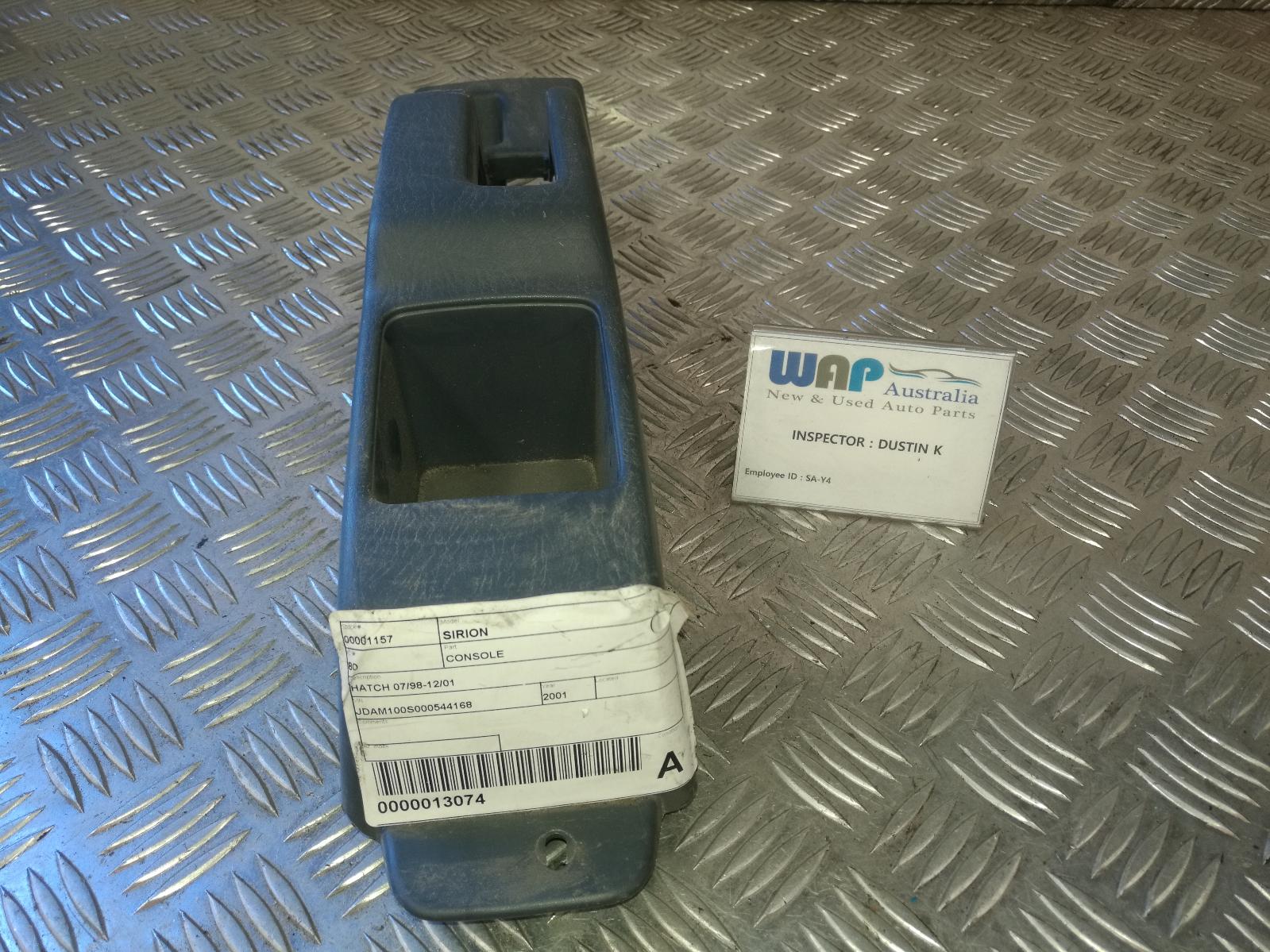 View Auto part Console Daihatsu Sirion 2001