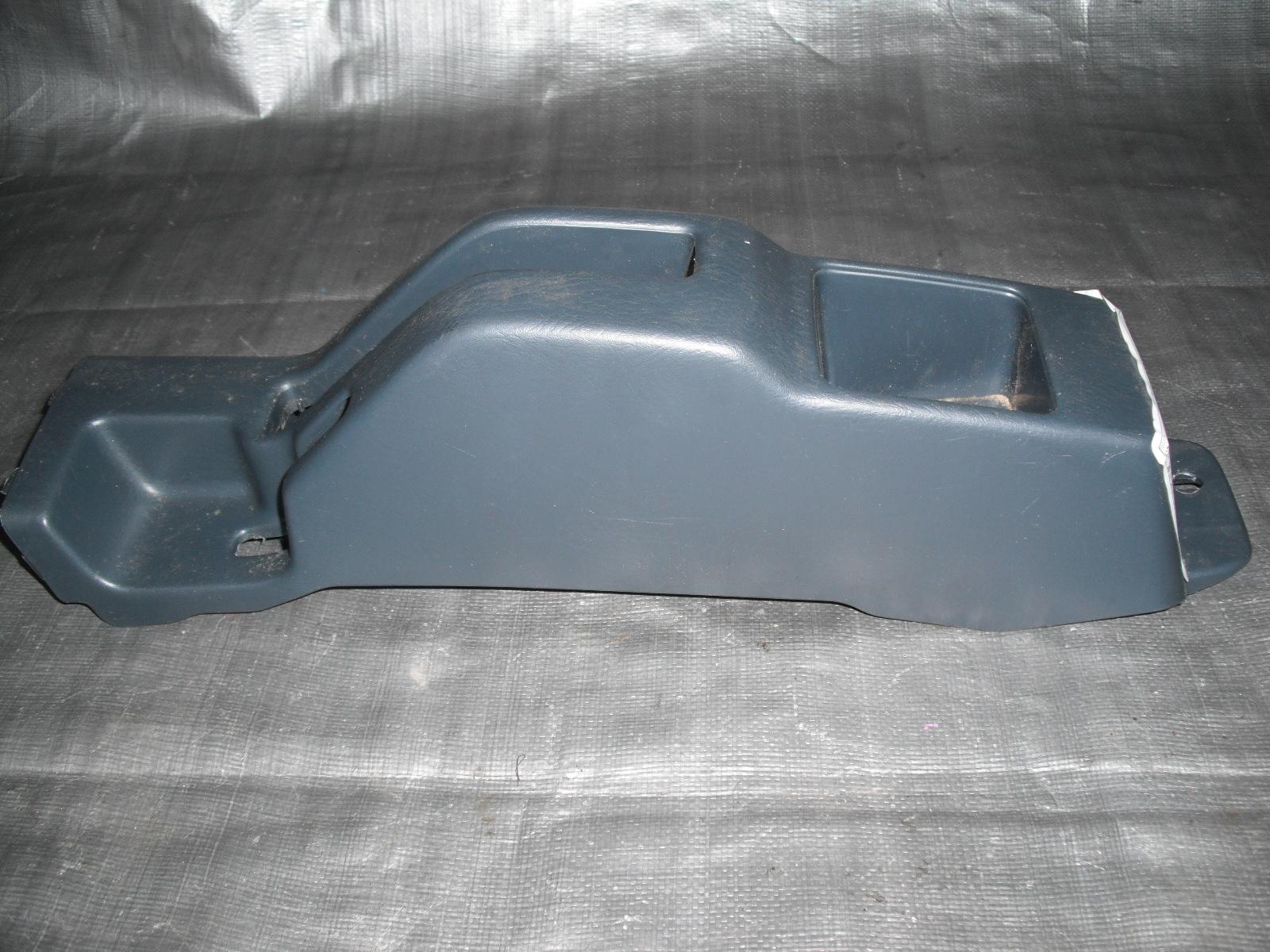 View Auto part Console Daihatsu Sirion 2001
