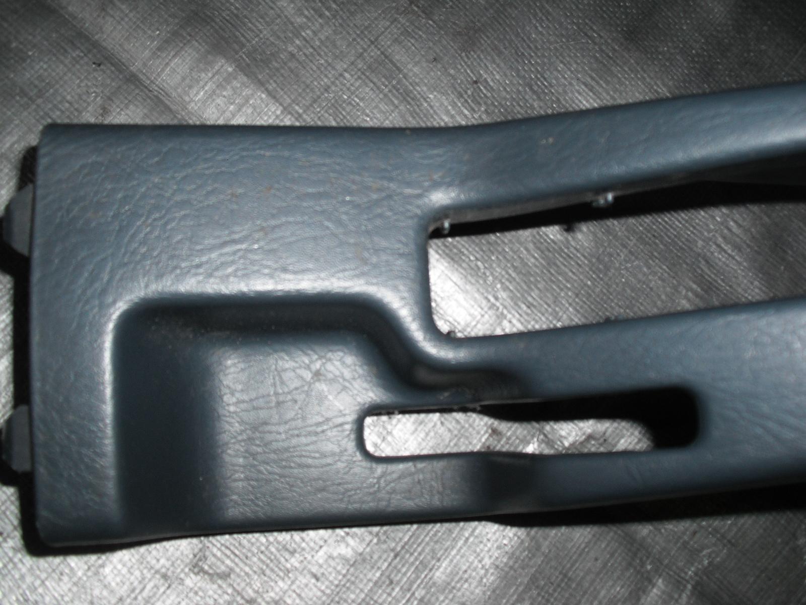 View Auto part Console Daihatsu Sirion 2001