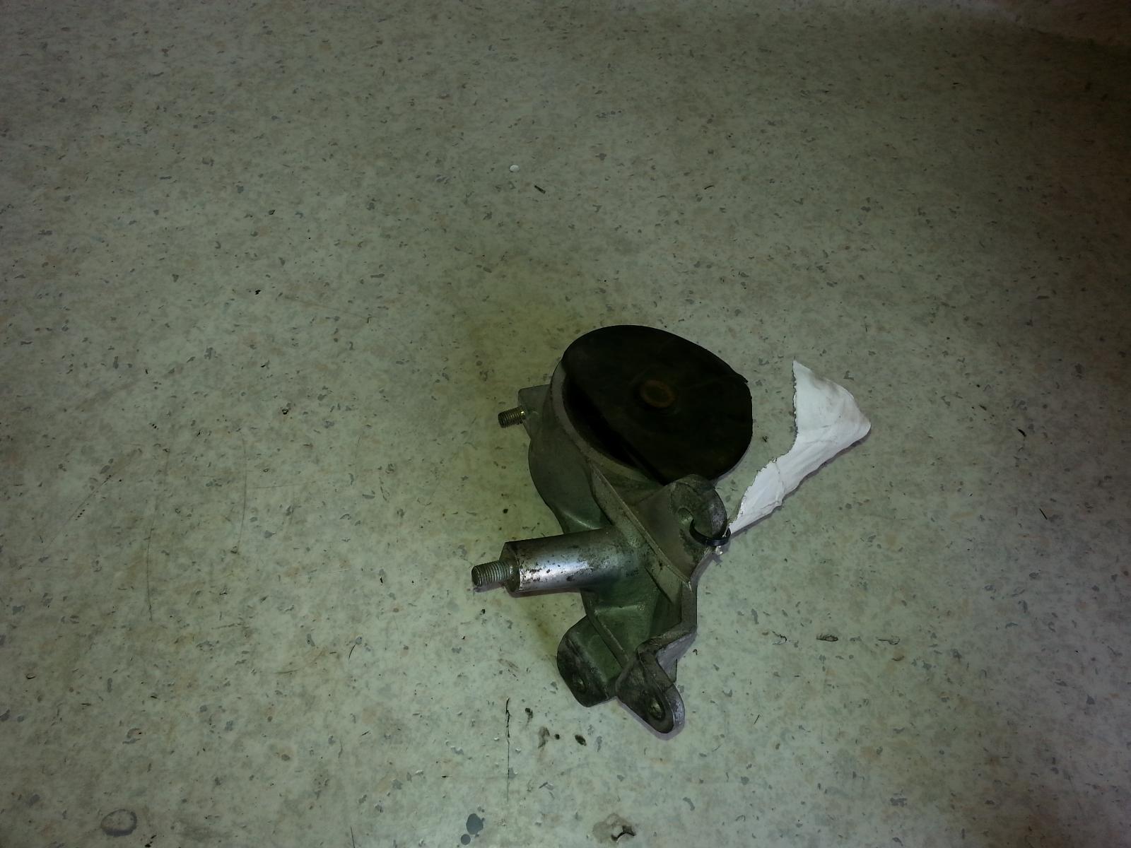 View Auto part Mount Daihatsu Sirion 2000