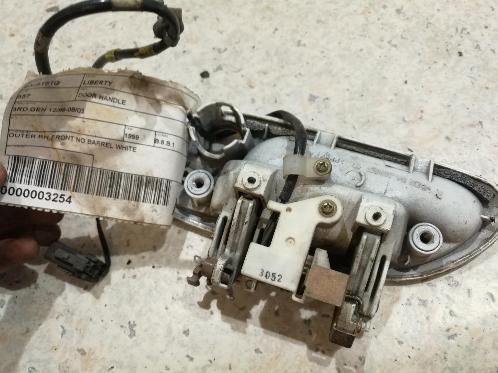 View Auto part Door Handle Subaru Liberty 1999