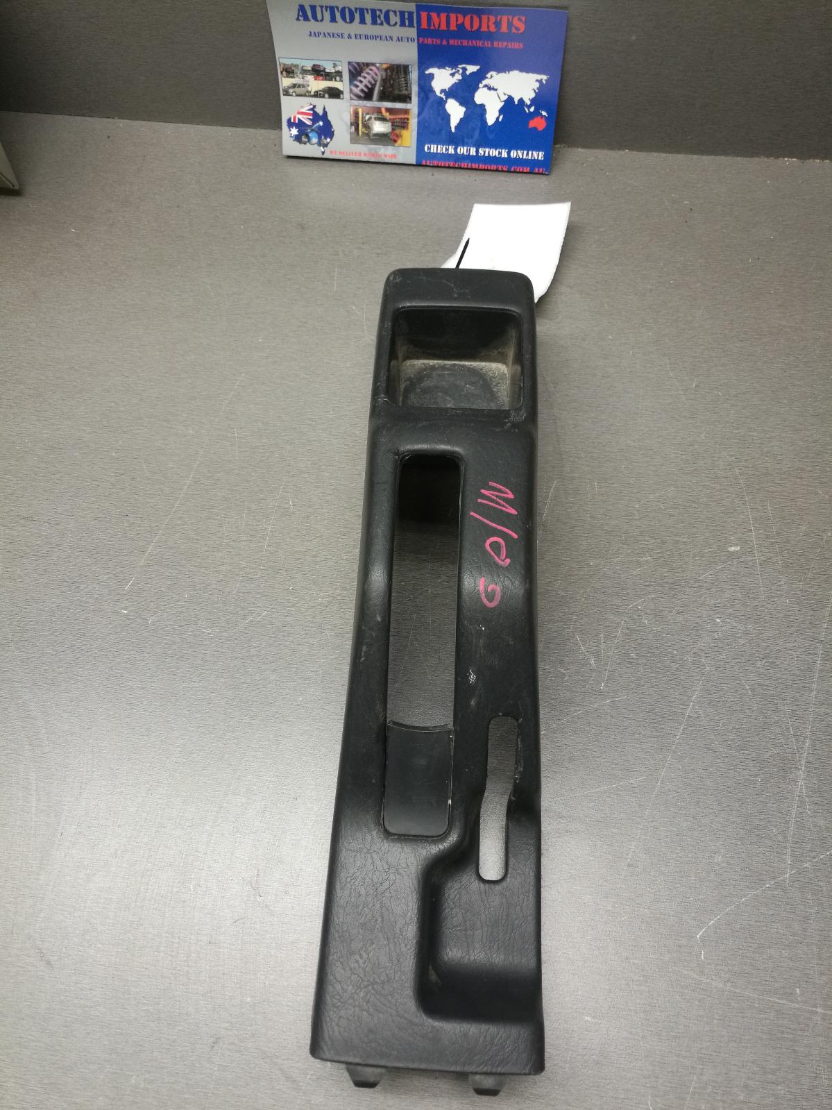 2000 Daihatsu Sirion Console View Auto part Console Daihatsu Sirion 2000