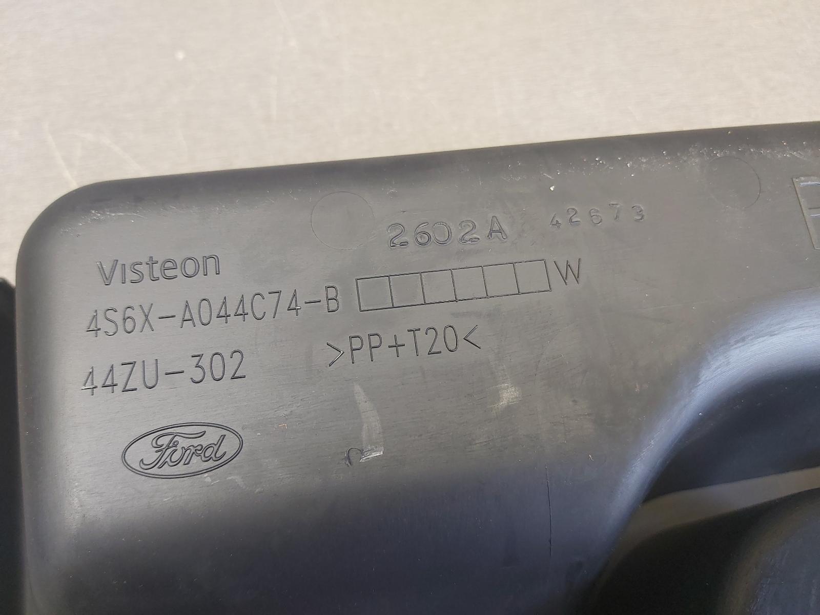 View Auto part Console Ford Fiesta 2008