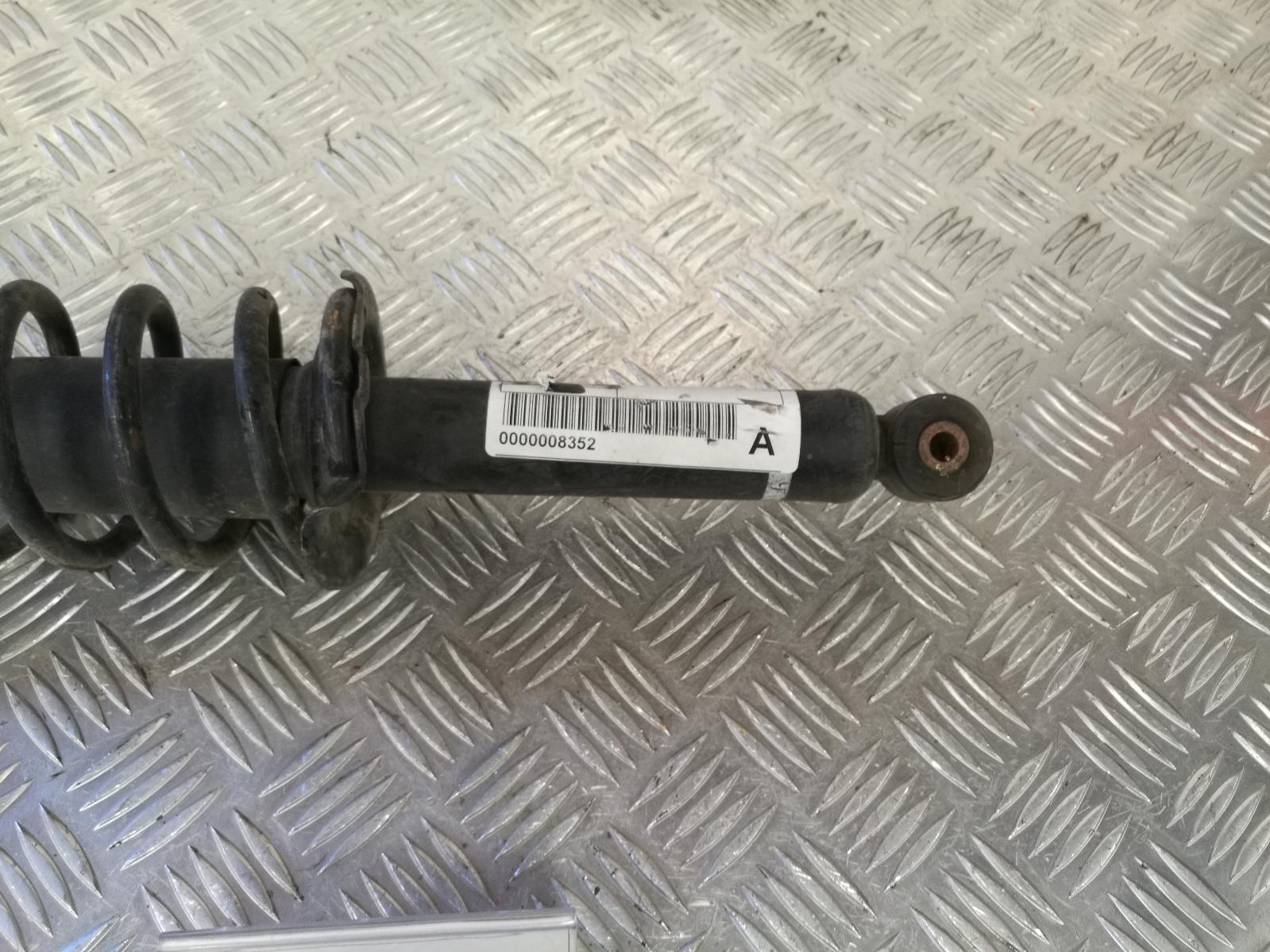 Left Rear Strut Starlet Toyota 1997