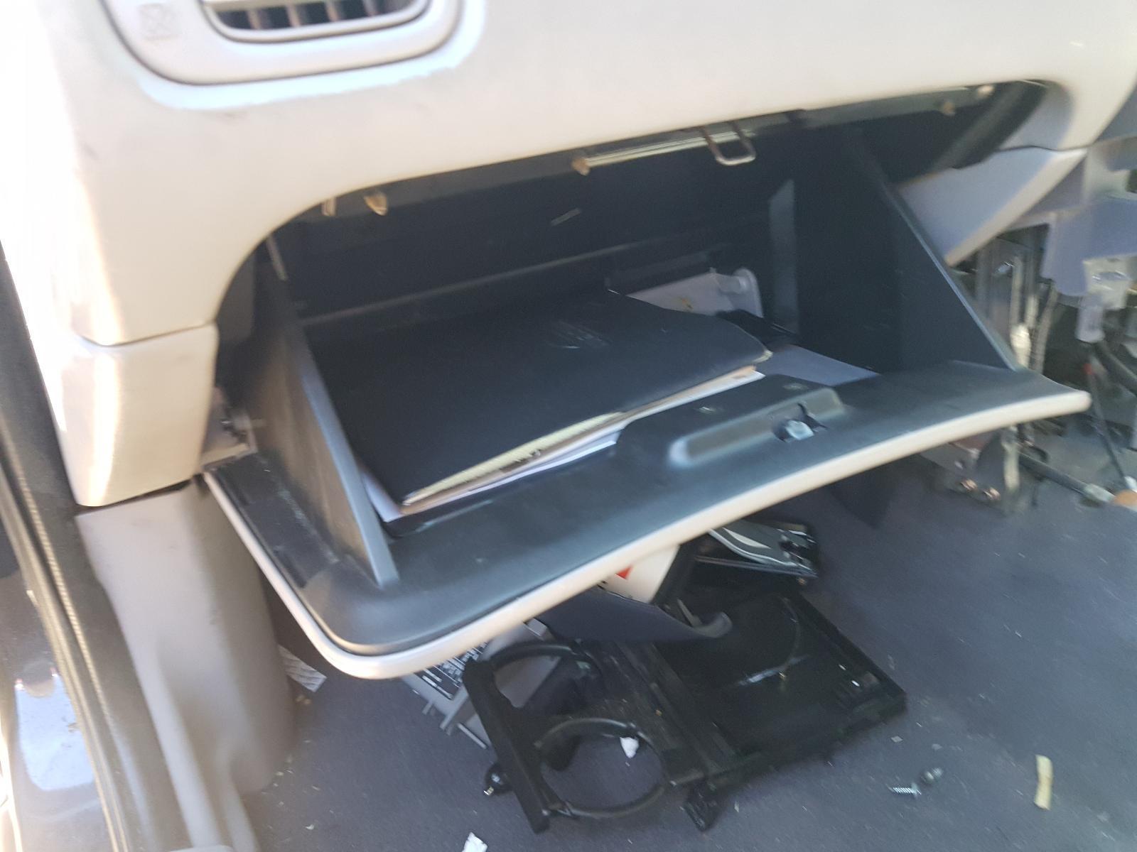 View Auto part Glove Box Nissan Pulsar 2002