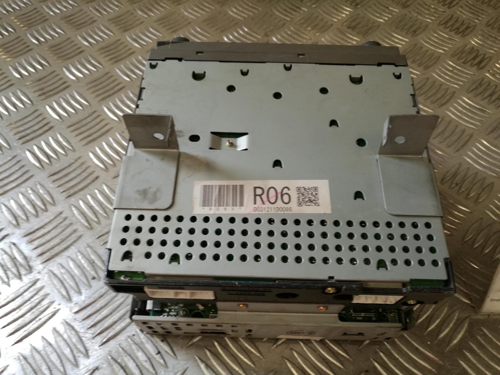 View Auto part Radio/Cd/Dvd/Sat/Tv Subaru Forester 2004