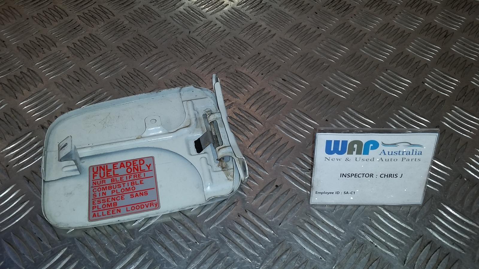 View Auto part Fuel Door / Filler Daihatsu Sirion 2001