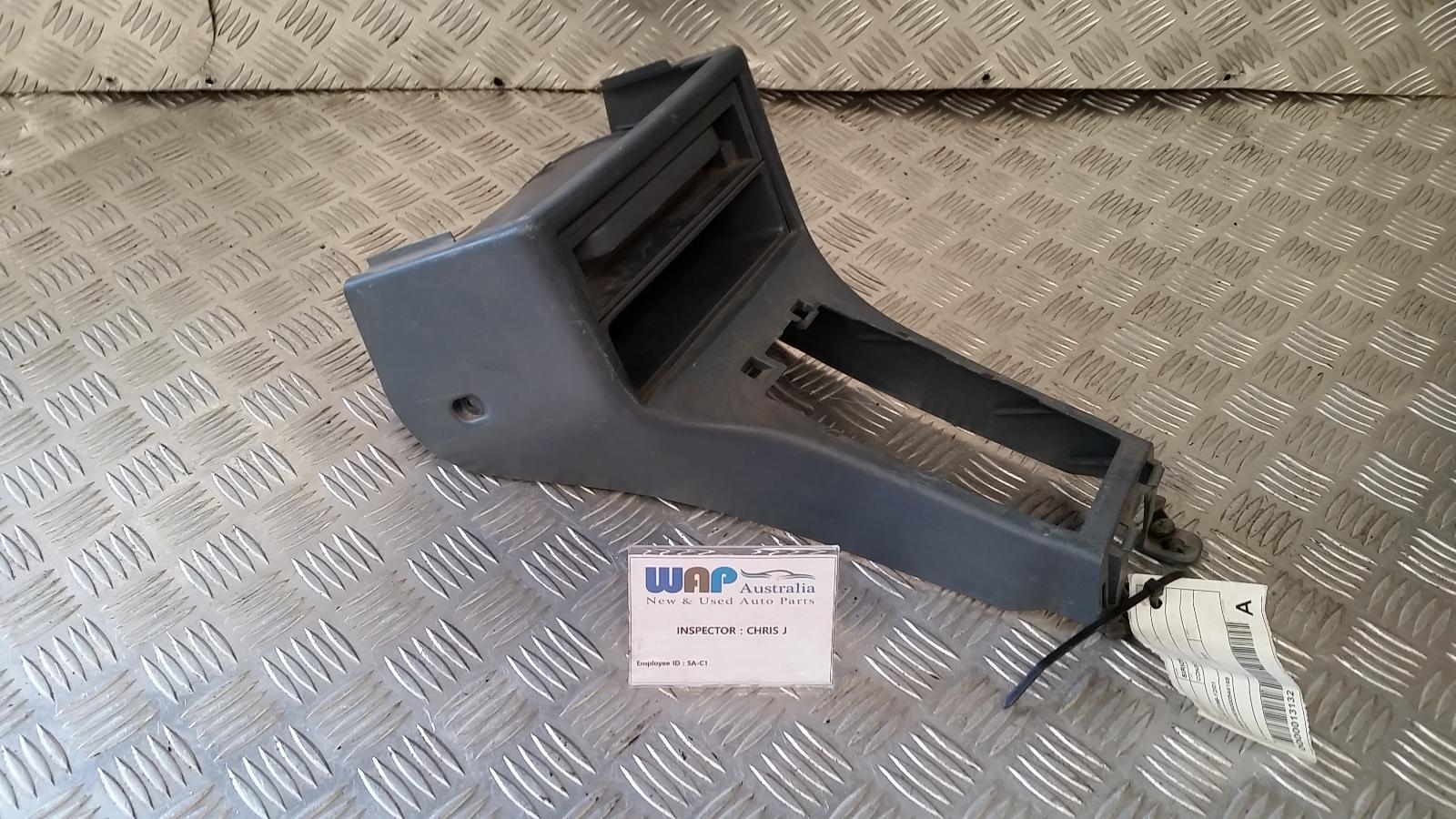 2001 Daihatsu Sirion Console View Auto part Console Daihatsu Sirion 2001
