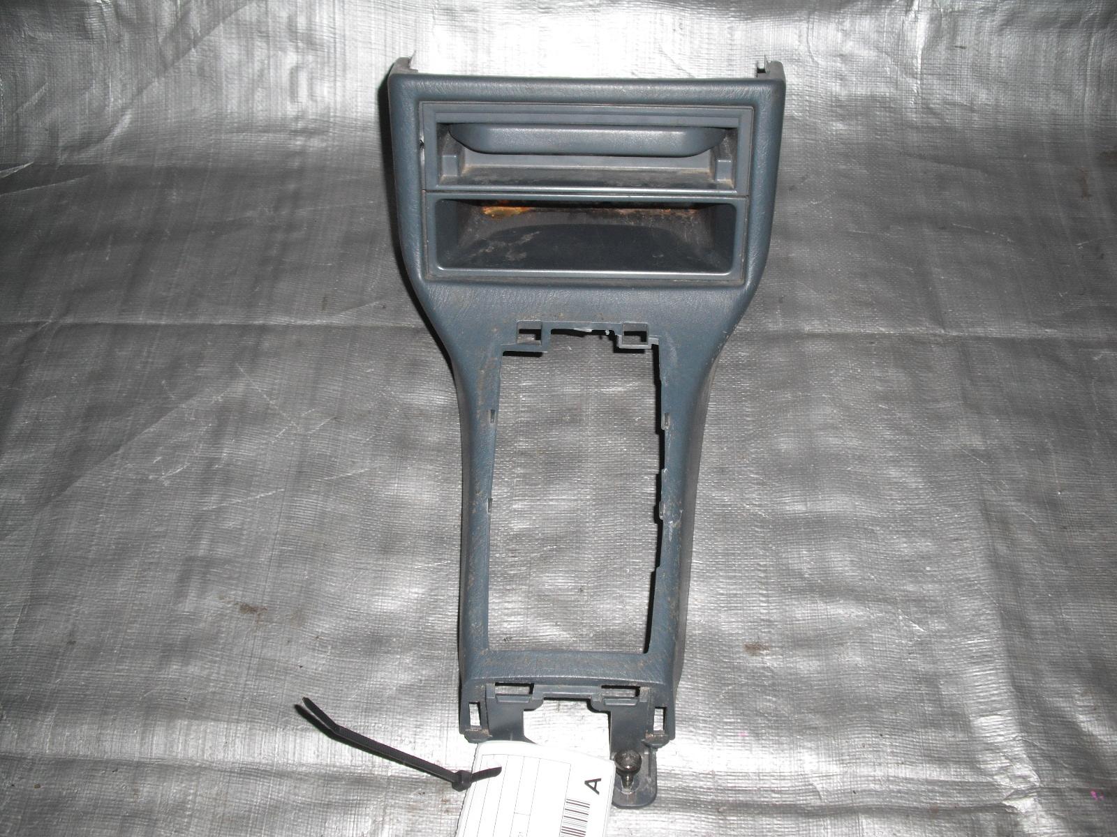 View Auto part Console Daihatsu Sirion 2001