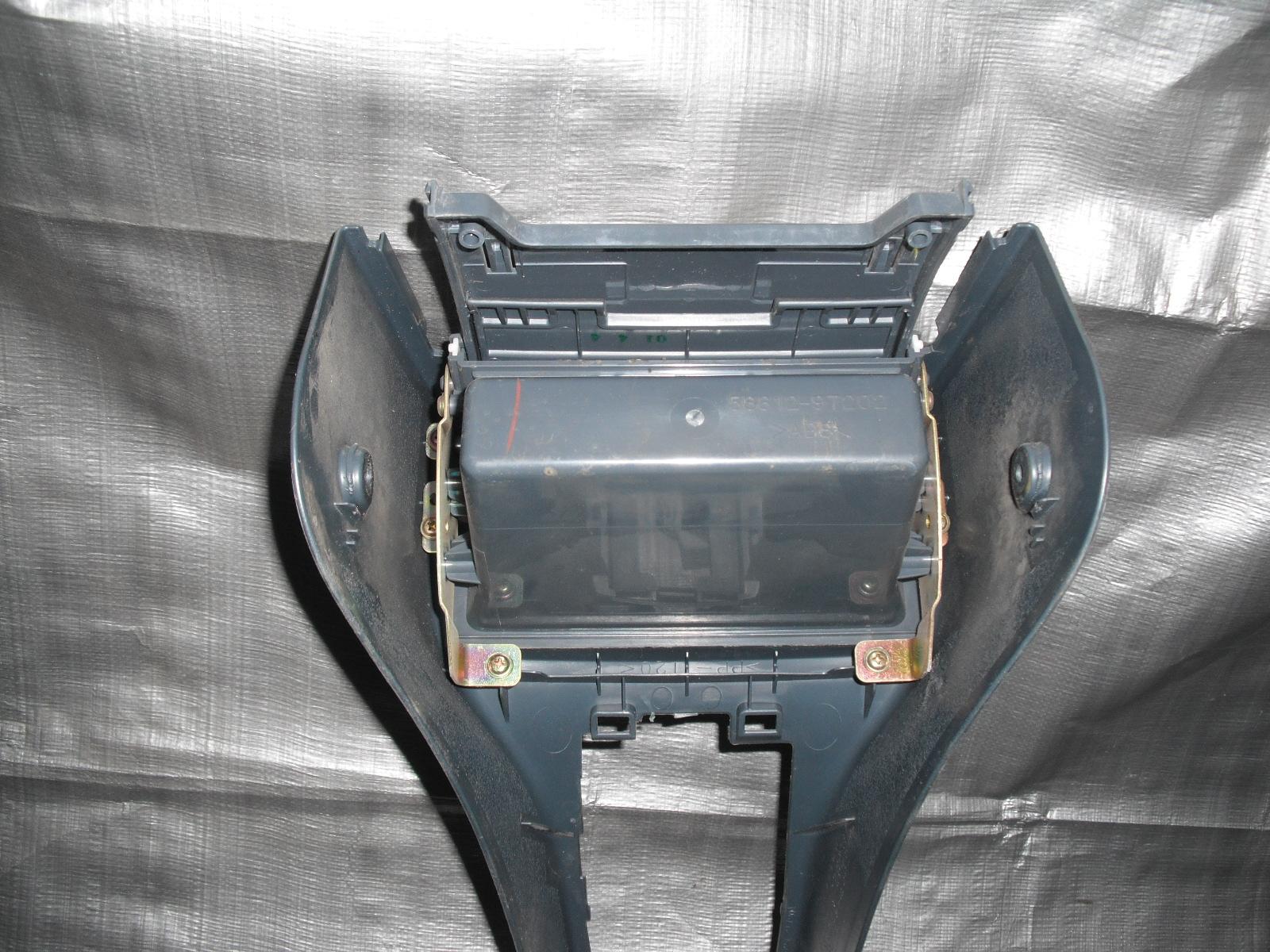 View Auto part Console Daihatsu Sirion 2001
